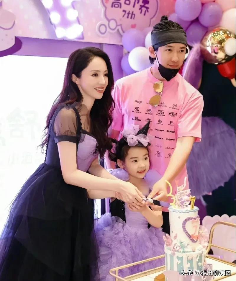 高云翔最新圖片，學(xué)習(xí)、變化與自信的舞臺風(fēng)采展示