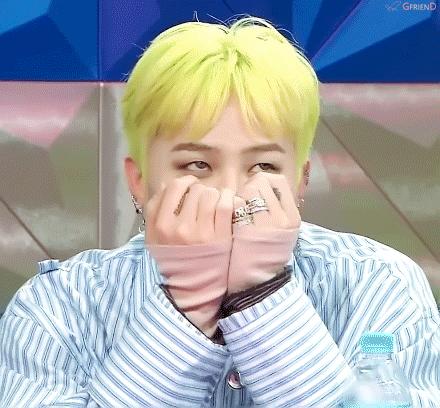 耐克最新海報(bào)引領(lǐng)運(yùn)動風(fēng)尚，激發(fā)無限潛能，展示時尚力量