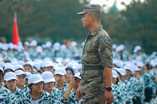 最新軍旅歌曲2024，軍歌嘹亮，情義永恒