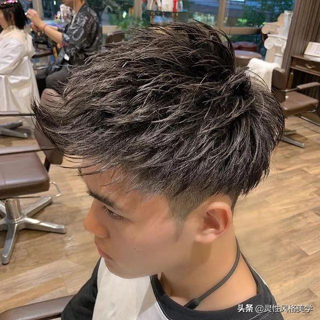 男性最新發(fā)型，心靈與自然的時尚之旅