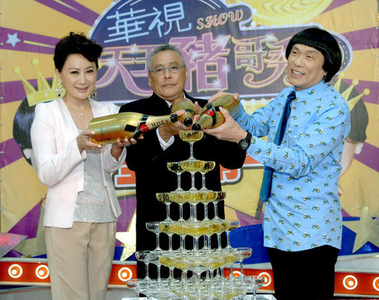 豬哥亮陳亞蘭最新動(dòng)態(tài)揭秘，小巷美食寶藏大揭秘！