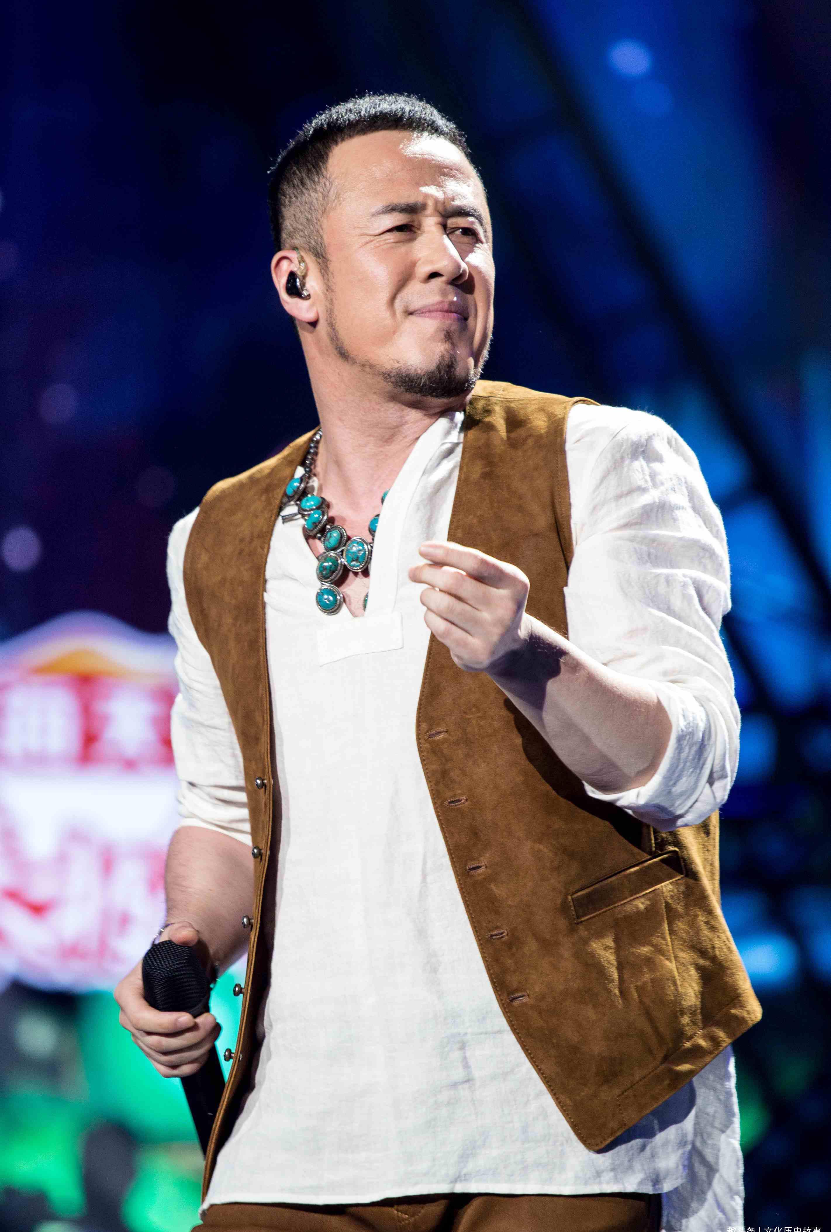 楊坤最新動(dòng)態(tài)，科技潮流引領(lǐng)者，創(chuàng)新讓生活精彩紛呈