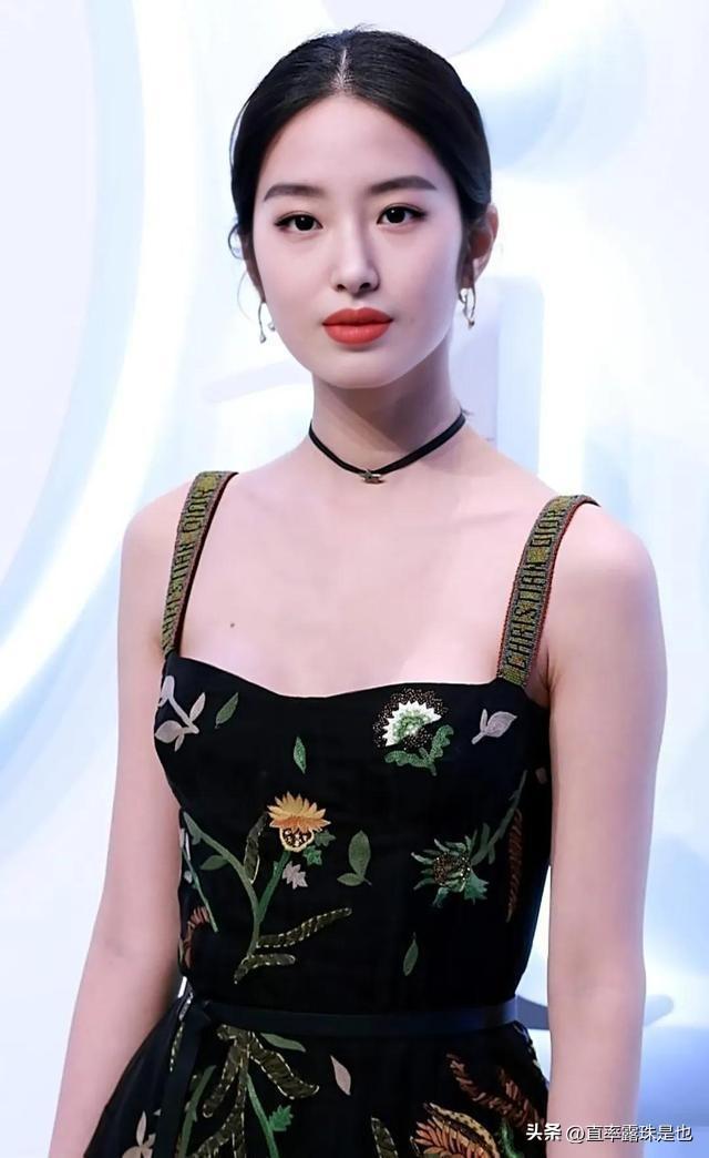 演員鈺探尋隱秘寶藏，小巷特色小店的奇妙之旅