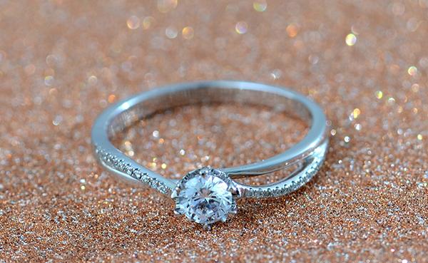 小巷深處的珠寶秘境之旅，探尋結(jié)婚鉆戒的價格