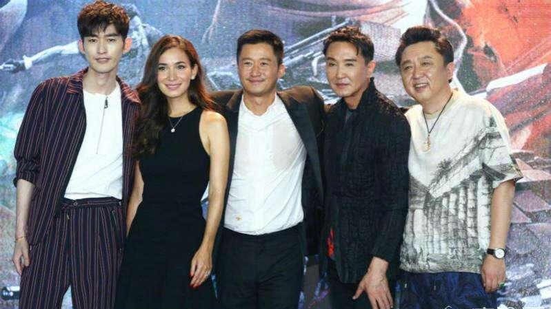 戰(zhàn)狼票房刷新高峰，電影院里的熱血時(shí)刻