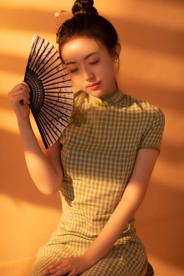 女演員古箏，與自然美景的邂逅，探尋內(nèi)心平和之聲