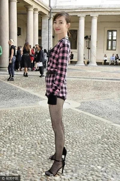 明星絲襪微博，變化中學(xué)習(xí)，自信成就夢(mèng)想之路