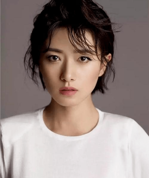 揭秘娛樂圈潛規(guī)則背后的女明星命運之路