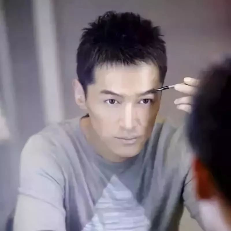 男明星與同性戀話題，理解與尊重的步驟指南