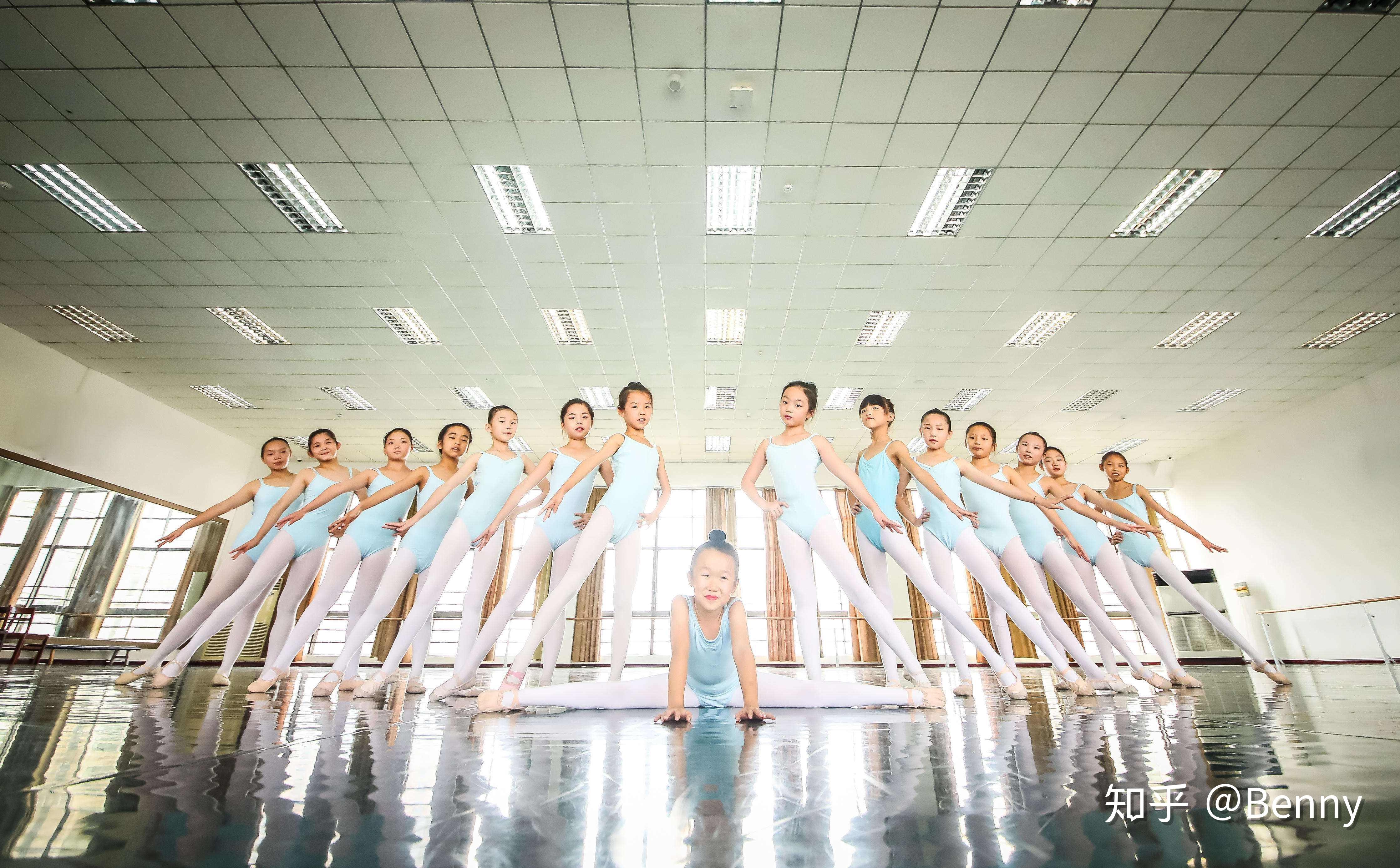 最新男生舞蹈，自信、成長與無限舞動的力量