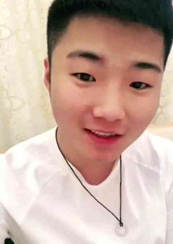 白小白最新時尚活力照片曝光，捕捉魅力瞬間