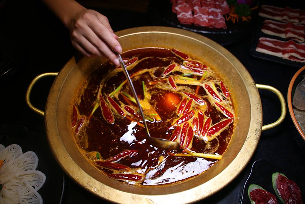 火鍋?zhàn)钚虏似?，味蕾冒險(xiǎn)之旅與自我成長的啟示探索