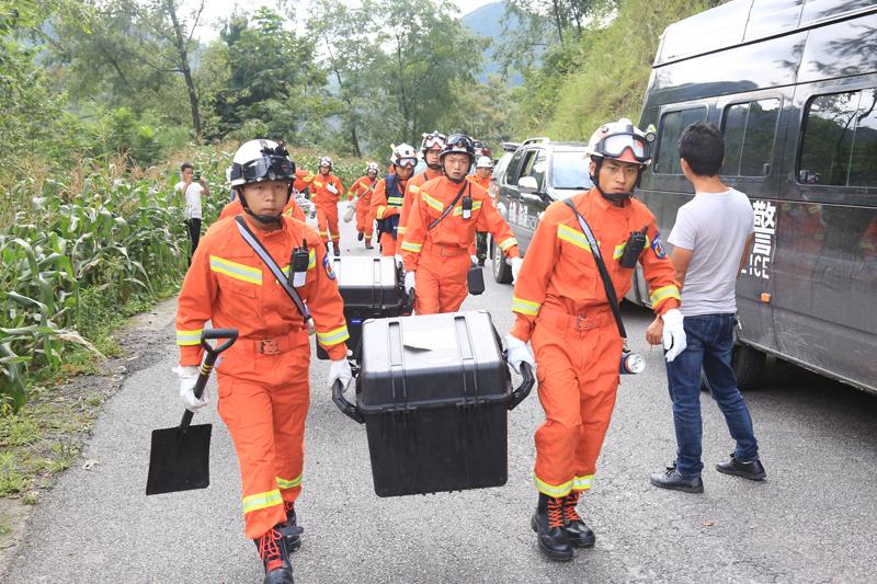 納雍山體滑坡最新消息，探秘滑坡背后神秘角落的小巷特色小店