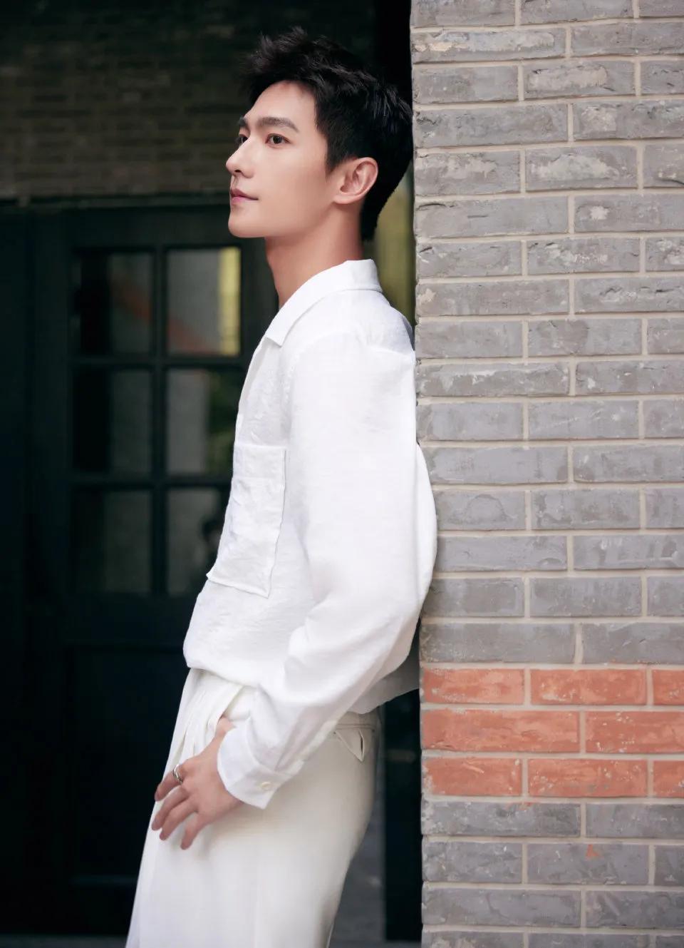 時(shí)尚套裝，自信與成就感的完美融合圖片展示