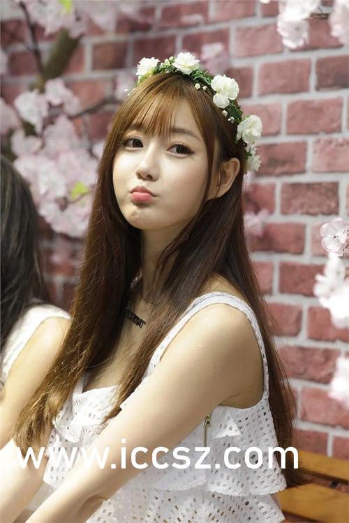 探索時尚界的璀璨新星，Jenny佳妮的最新動態(tài)與風采