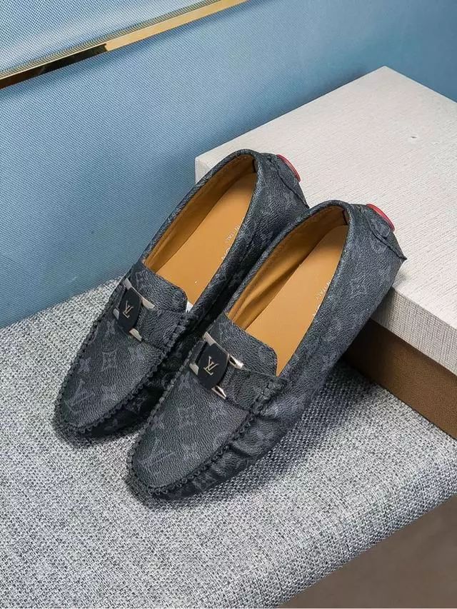 LV最新男鞋，時(shí)尚之選，情感之絆