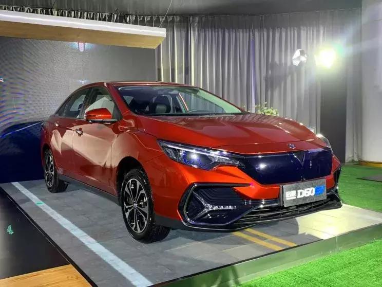 WEY最新款，駕馭變化，自信啟程未來