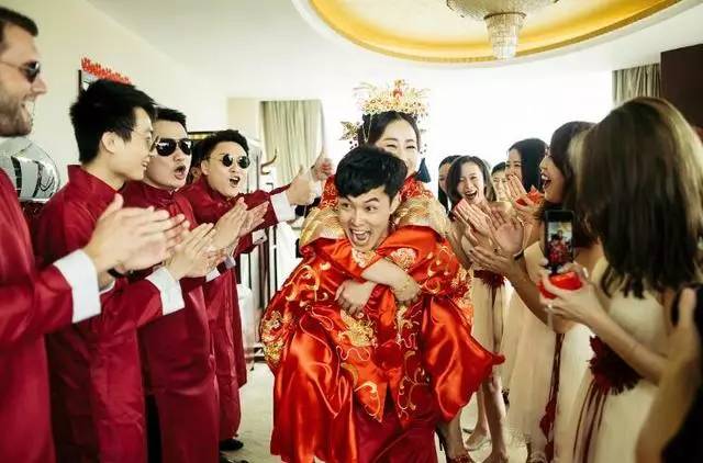 婚禮搶親游戲最新，愛的狂歡與友情紐帶，創(chuàng)意無限，歡樂無限！