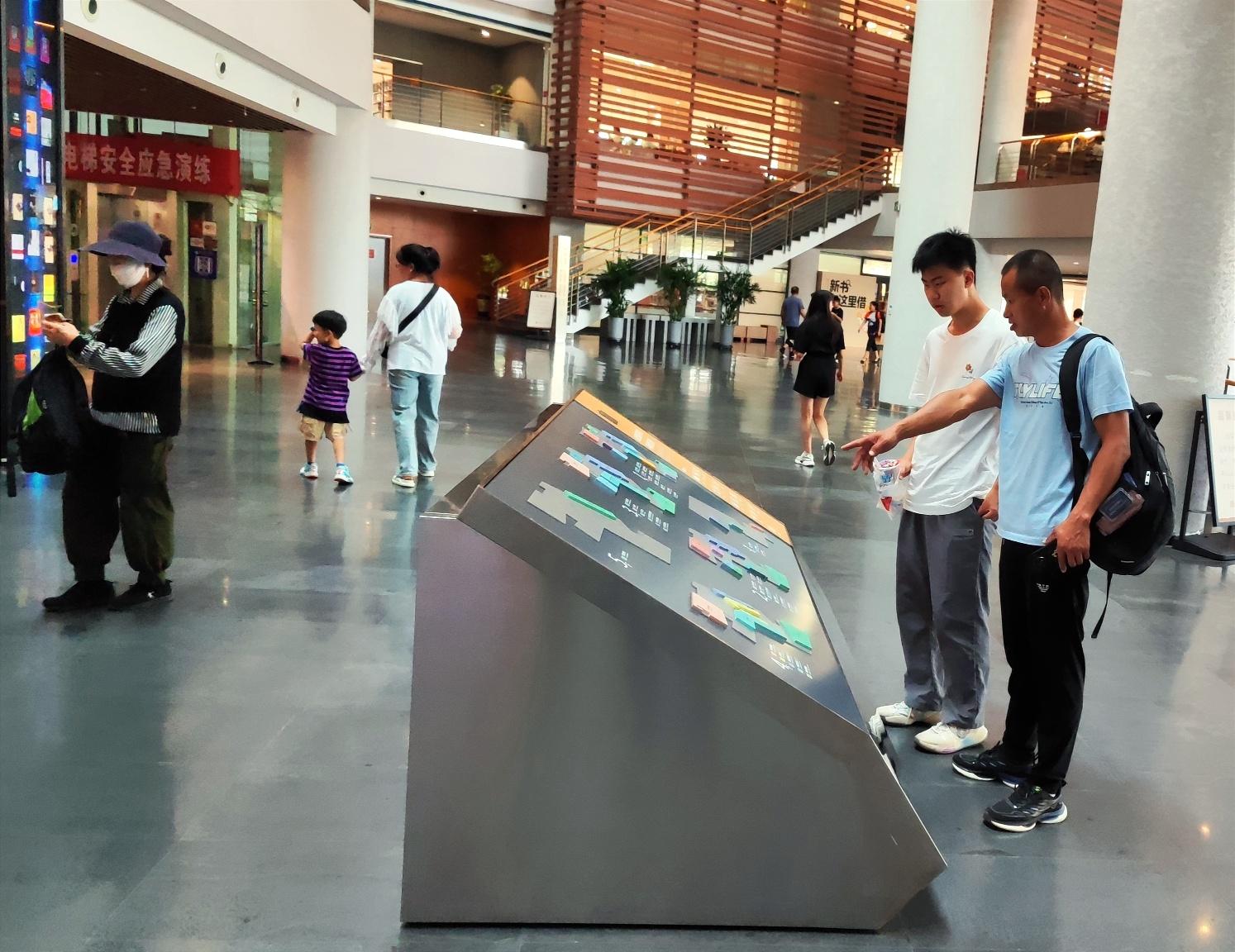 最新圖書信息，價(jià)值與爭(zhēng)議并存的影響探討