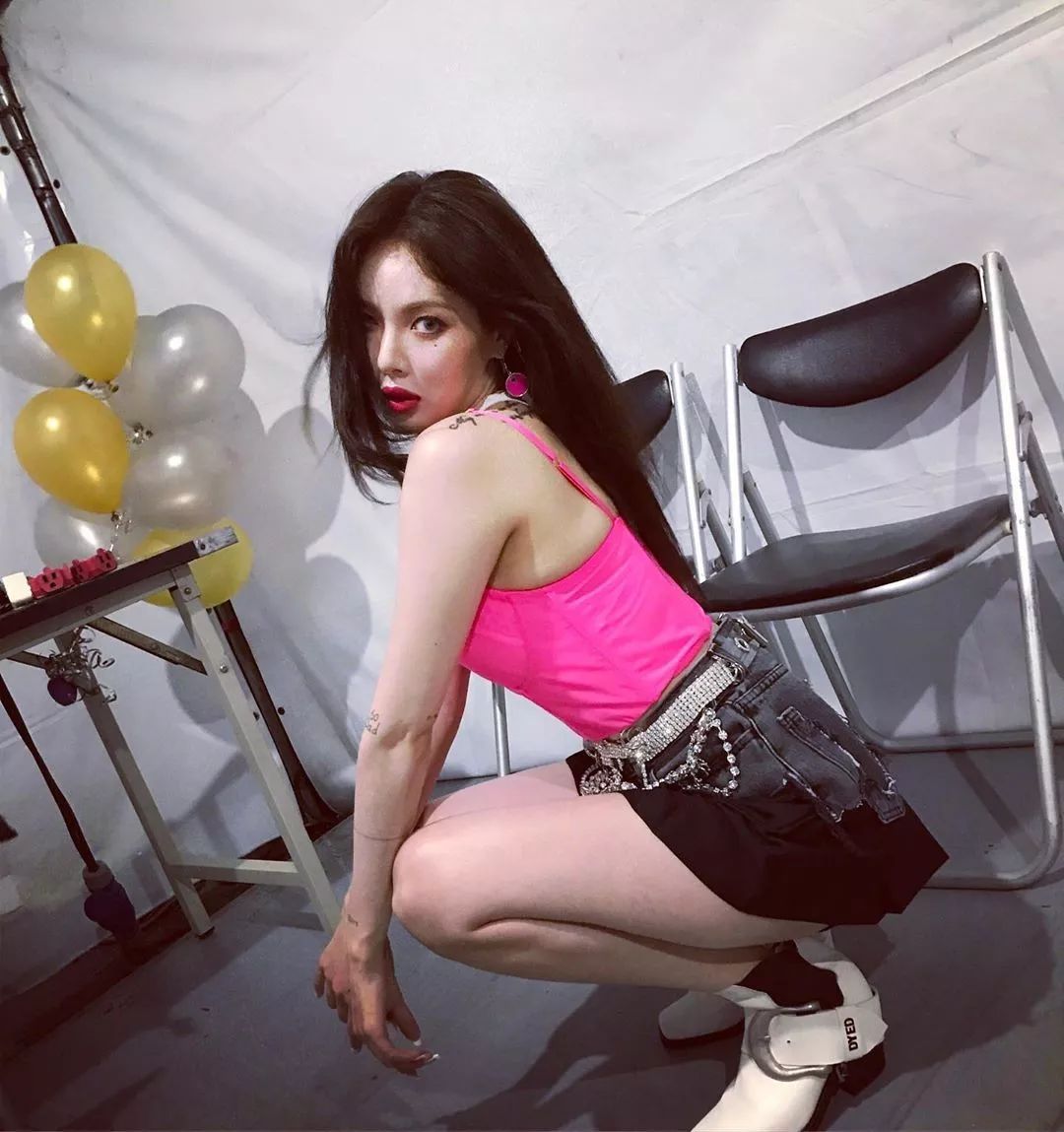 泫雅擁抱自然，尋找內心寧靜之旅的最新動態(tài)