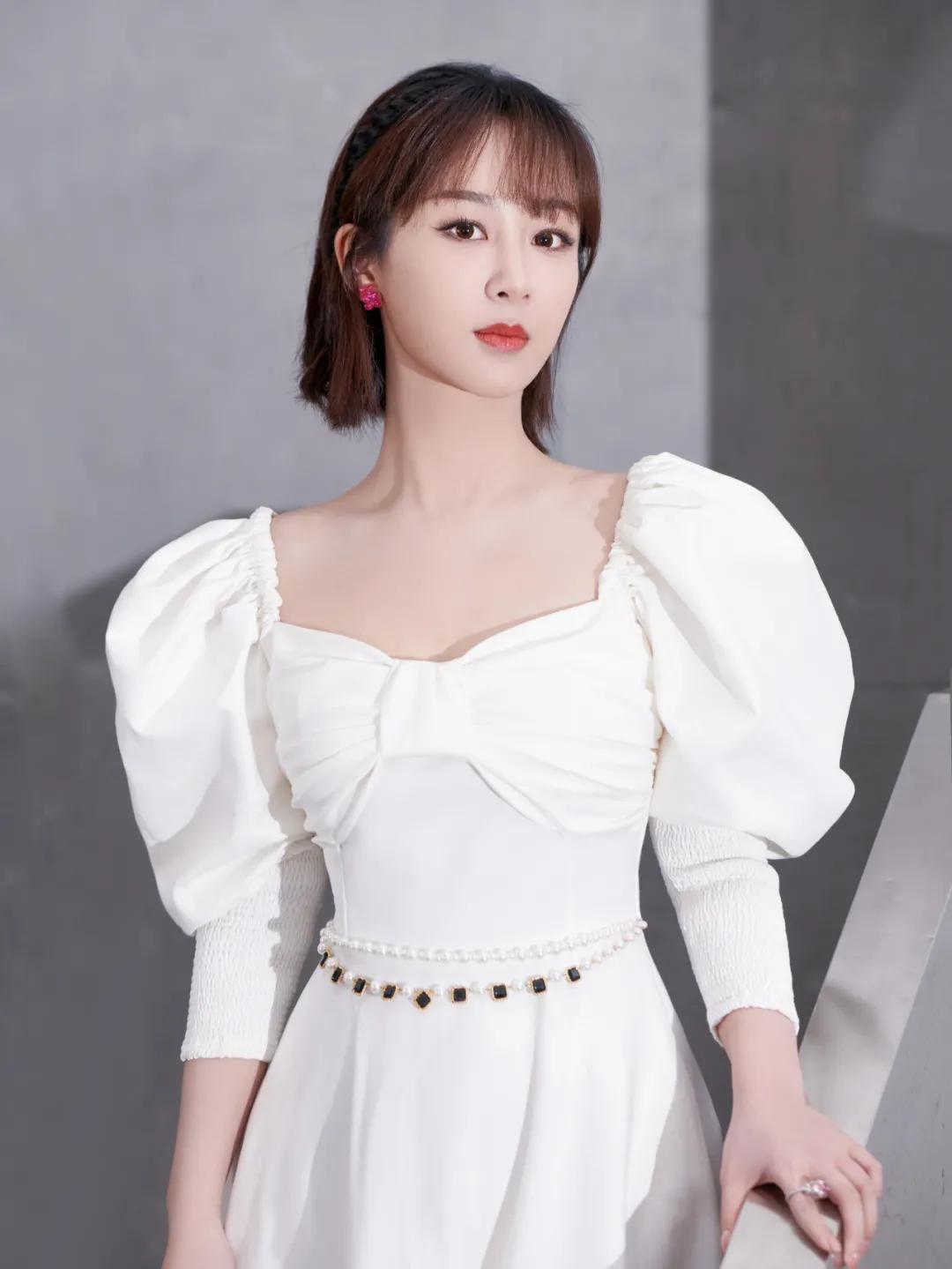 楊紫短發(fā)新潮流，時尚造型指南與打造技巧