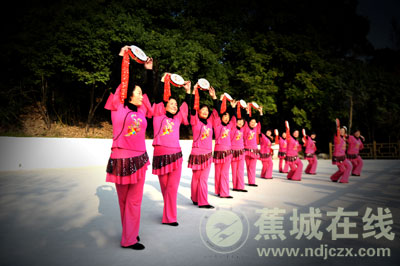 最新潮廣場(chǎng)舞，文化與時(shí)代的完美交融盛宴