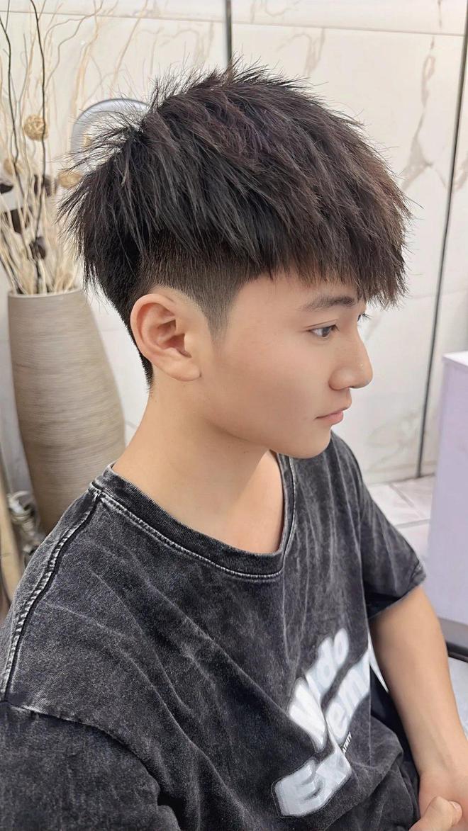 時尚變遷，探索短發(fā)型風(fēng)潮與影響，展望2025最新流行趨勢