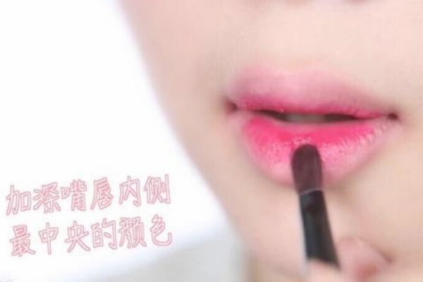 最新口紅涂法教程，輕松打造完美唇妝技巧