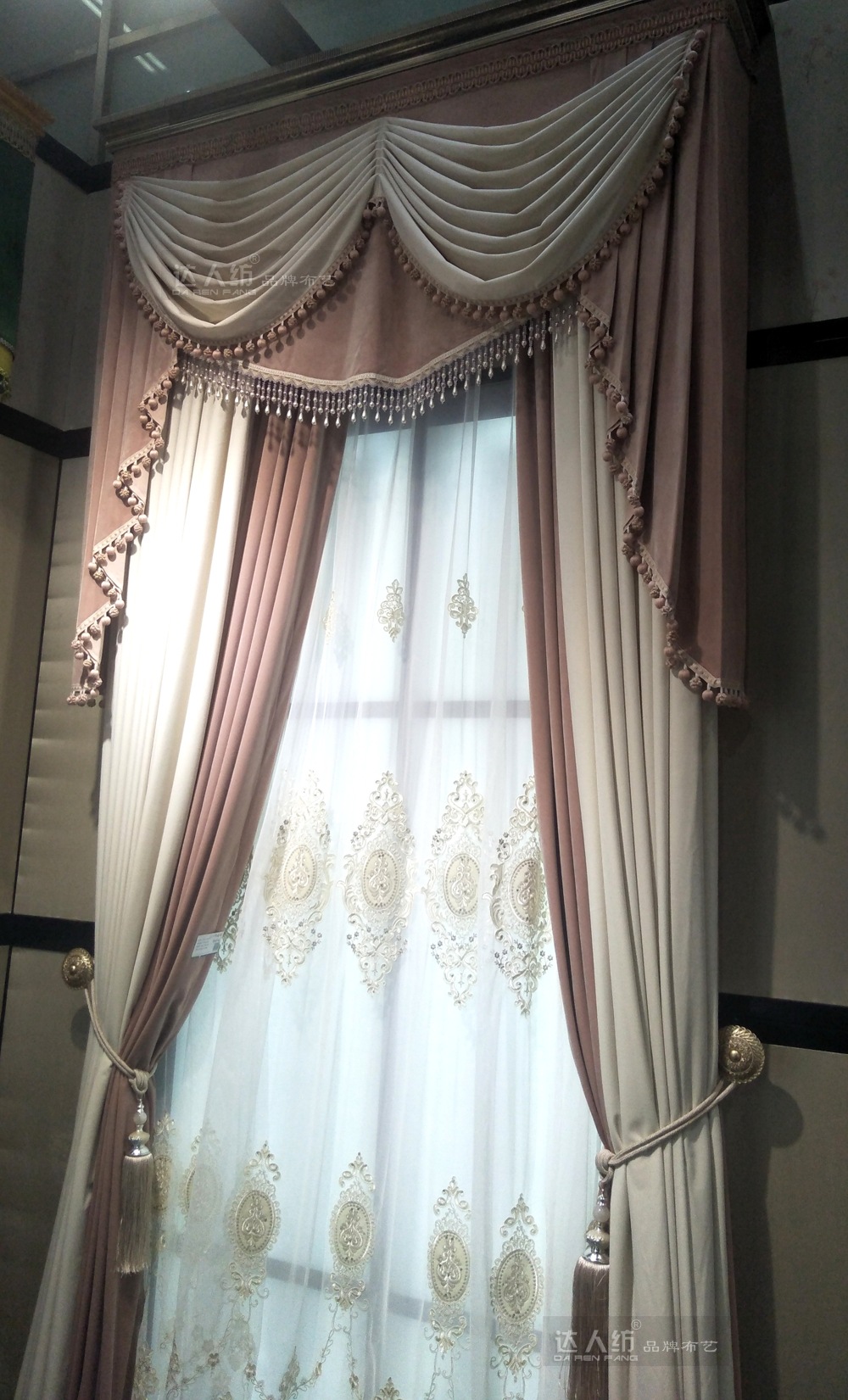 最新窗?？钍綀D片，時(shí)尚與歷史的完美交融