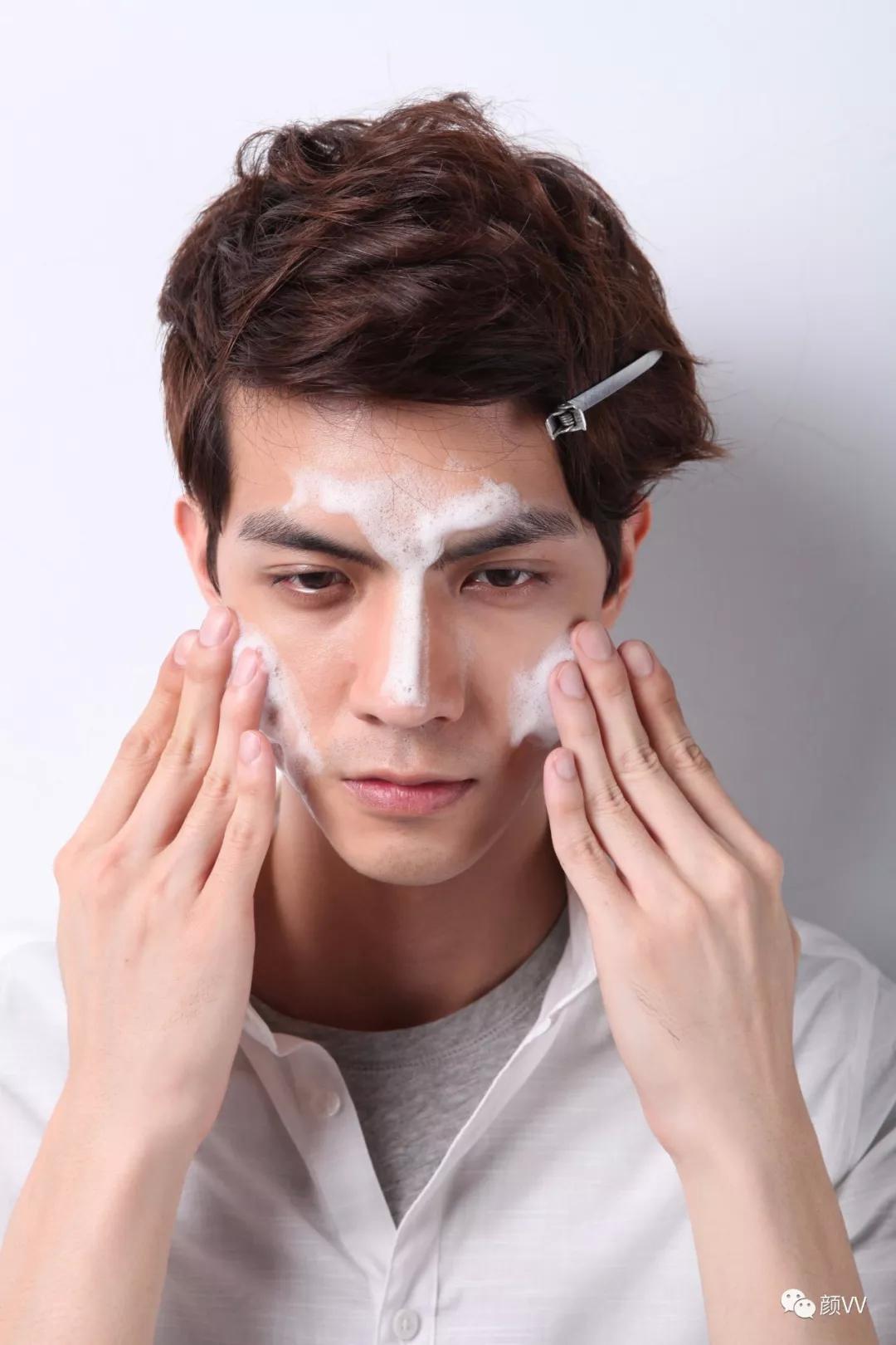 護(hù)膚男士重塑自信，擁抱改變與成就感的旅程