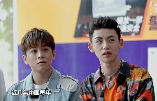 小鬼最新綜藝節(jié)目，青春風(fēng)暴背后的背景、事件與影響力