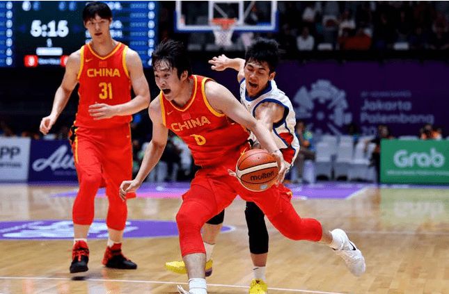 揭秘籃球愛好者隱藏寶藏的特色小店，最新國家隊(duì)籃球與小巷中的籃球奇緣