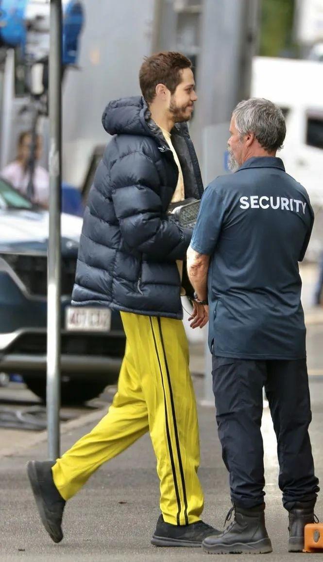 玄彬最新街拍，潮流引領者的時代風采