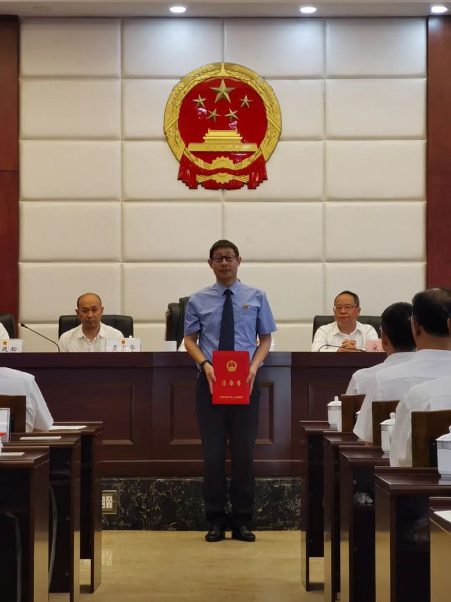 張宇新引領(lǐng)科技革新，揭秘其最新任職與高科技產(chǎn)品新動(dòng)向