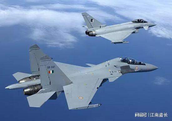 科技與力量之典范，最新型重型戰(zhàn)機(jī)重磅登場(chǎng)