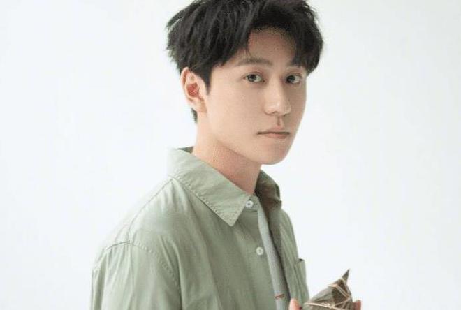 秦俊杰最新戀情曝光，情感新動(dòng)向揭秘！