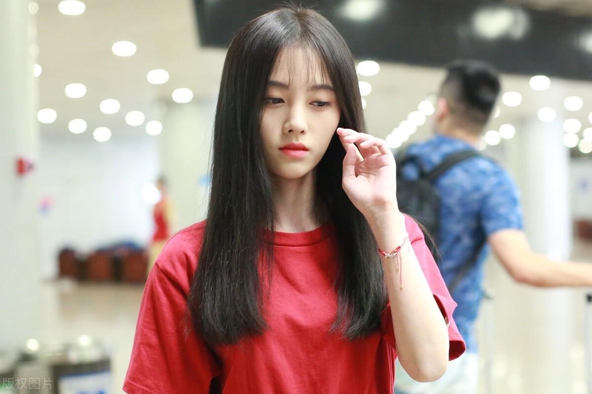 鞠婧祎最新采訪揭秘，星光下的真實自我探索